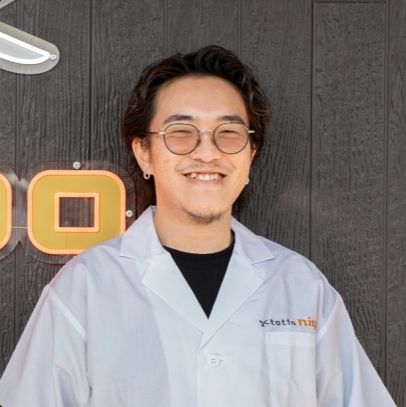 ”アシスタント”